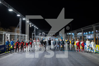 26/01/2022 - Picture with all the drivers and LONGO Alberto, Co Founder, Deputy CEO and Chief Championship Officer at Formula E during the 2022 Diriyah ePrix, 1st and 2nd round of the 2022 Formula E World Championship, on the Riyadh Street Circuit from January 28 to 30, in Riyadh, Saudi Arabia - 2022 DIRIYAH EPRIX, 1ST AND 2ND ROUND OF THE 2022 FORMULA E WORLD CHAMPIONSHIP - FORMULA E - MOTORI