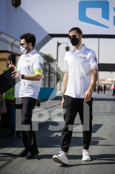 2022-01-27 - Giovinazzi Antonio (ita), Dragon / Penske Autosport, Penske EV-5, portrait trackwalk during the 2022 Diriyah ePrix, 1st and 2nd round of the 2022 Formula E World Championship, on the Riyadh Street Circuit from January 28 to 30, in Riyadh, Saudi Arabia - 2022 DIRIYAH EPRIX, 1ST AND 2ND ROUND OF THE 2022 FORMULA E WORLD CHAMPIONSHIP - FORMULA E - MOTORS