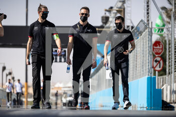 2022-01-27 - Lotterer André (ger), TAG Heuer Porsche Formula E Team, Porsche 99X Electric, portrait trackwalk during the 2022 Diriyah ePrix, 1st and 2nd round of the 2022 Formula E World Championship, on the Riyadh Street Circuit from January 28 to 30, in Riyadh, Saudi Arabia - 2022 DIRIYAH EPRIX, 1ST AND 2ND ROUND OF THE 2022 FORMULA E WORLD CHAMPIONSHIP - FORMULA E - MOTORS