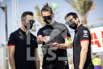 2022-01-27 - Lotterer André (ger), TAG Heuer Porsche Formula E Team, Porsche 99X Electric, portrait trackwalk during the 2022 Diriyah ePrix, 1st and 2nd round of the 2022 Formula E World Championship, on the Riyadh Street Circuit from January 28 to 30, in Riyadh, Saudi Arabia - 2022 DIRIYAH EPRIX, 1ST AND 2ND ROUND OF THE 2022 FORMULA E WORLD CHAMPIONSHIP - FORMULA E - MOTORS