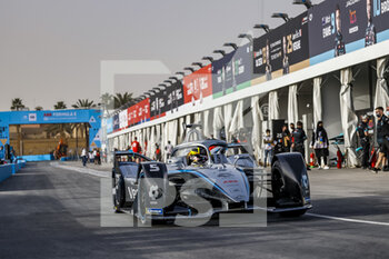 2022-01-27 - 05 VANDOORNE STOFFEL (BEL), MERCEDES-EQ SILVER ARROW 02, ACTION during the 2022 Diriyah ePrix, 1st and 2nd round of the 2022 Formula E World Championship, on the Riyadh Street Circuit from January 28 to 30, in Riyadh, Saudi Arabia - 2022 DIRIYAH EPRIX, 1ST AND 2ND ROUND OF THE 2022 FORMULA E WORLD CHAMPIONSHIP - FORMULA E - MOTORS