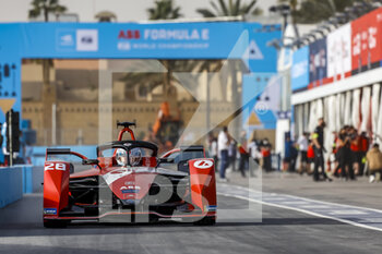 2022-01-27 - 28 ASKEW OLIVER (USA), AVALANCHE ANDRETTI FORMULA E, BMW IFE.21, ACTION during the 2022 Diriyah ePrix, 1st and 2nd round of the 2022 Formula E World Championship, on the Riyadh Street Circuit from January 28 to 30, in Riyadh, Saudi Arabia - 2022 DIRIYAH EPRIX, 1ST AND 2ND ROUND OF THE 2022 FORMULA E WORLD CHAMPIONSHIP - FORMULA E - MOTORS