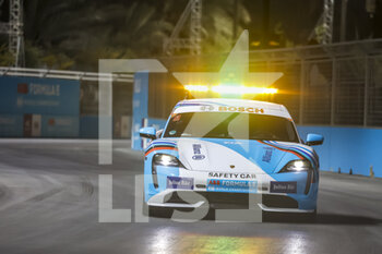 2022-01-27 - safety car action, during the 2022 Diriyah ePrix, 1st and 2nd round of the 2022 Formula E World Championship, on the Riyadh Street Circuit from January 28 to 30, in Riyadh, Saudi Arabia - 2022 DIRIYAH EPRIX, 1ST AND 2ND ROUND OF THE 2022 FORMULA E WORLD CHAMPIONSHIP - FORMULA E - MOTORS