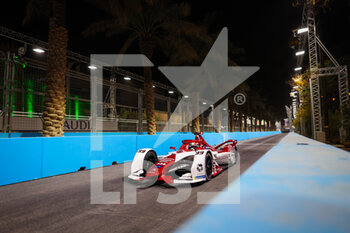 2022-01-27 - 99 Giovinazzi Antonio (ita), Dragon / Penske Autosport, Penske EV-5, action during the 2022 Diriyah ePrix, 1st and 2nd round of the 2022 Formula E World Championship, on the Riyadh Street Circuit from January 28 to 30, in Riyadh, Saudi Arabia - 2022 DIRIYAH EPRIX, 1ST AND 2ND ROUND OF THE 2022 FORMULA E WORLD CHAMPIONSHIP - FORMULA E - MOTORS