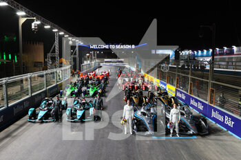 2022-01-27 - Season 8 groupo picture with all the cars during the 2022 Diriyah ePrix, 1st and 2nd round of the 2022 Formula E World Championship, on the Riyadh Street Circuit from January 28 to 30, in Riyadh, Saudi Arabia - 2022 DIRIYAH EPRIX, 1ST AND 2ND ROUND OF THE 2022 FORMULA E WORLD CHAMPIONSHIP - FORMULA E - MOTORS