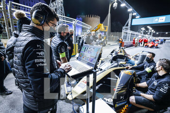 2022-01-27 - INGENIEUR ENGINEER during the 2022 Diriyah ePrix, 1st and 2nd round of the 2022 Formula E World Championship, on the Riyadh Street Circuit from January 28 to 30, in Riyadh, Saudi Arabia - 2022 DIRIYAH EPRIX, 1ST AND 2ND ROUND OF THE 2022 FORMULA E WORLD CHAMPIONSHIP - FORMULA E - MOTORS