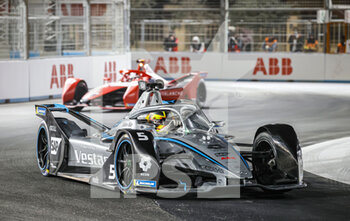 2022-01-27 - 05 VANDOORNE STOFFEL (BEL), MERCEDES-EQ SILVER ARROW 02, ACTION during the 2022 Diriyah ePrix, 1st and 2nd round of the 2022 Formula E World Championship, on the Riyadh Street Circuit from January 28 to 30, in Riyadh, Saudi Arabia - 2022 DIRIYAH EPRIX, 1ST AND 2ND ROUND OF THE 2022 FORMULA E WORLD CHAMPIONSHIP - FORMULA E - MOTORS