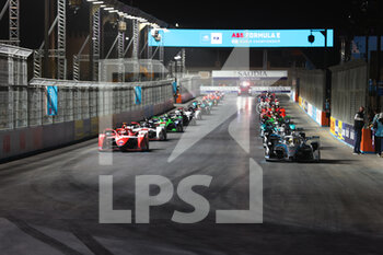 2022-01-27 - grille de depart starting grid, illustration during the 2022 Diriyah ePrix, 1st and 2nd round of the 2022 Formula E World Championship, on the Riyadh Street Circuit from January 28 to 30, in Riyadh, Saudi Arabia - 2022 DIRIYAH EPRIX, 1ST AND 2ND ROUND OF THE 2022 FORMULA E WORLD CHAMPIONSHIP - FORMULA E - MOTORS