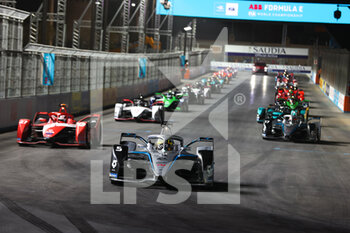 2022-01-27 - 05 Vandoorne Stoffel (bel), Mercedes-EQ Silver Arrow 02, action during the 2022 Diriyah ePrix, 1st and 2nd round of the 2022 Formula E World Championship, on the Riyadh Street Circuit from January 28 to 30, in Riyadh, Saudi Arabia - 2022 DIRIYAH EPRIX, 1ST AND 2ND ROUND OF THE 2022 FORMULA E WORLD CHAMPIONSHIP - FORMULA E - MOTORS