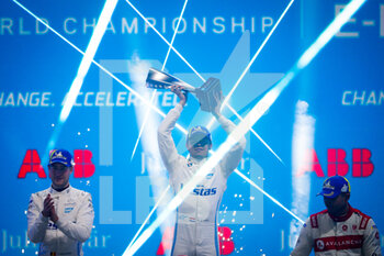 2022-01-27 - podium De Vries Nyck (nld), Mercedes-EQ Silver Arrow 02, Vandoorne Stoffel (bel), Mercedes-EQ Silver Arrow 02, Dennis Jake (gbr), Avalanche Andretti Formula E, BMW iFE.21, portrait during the 2022 Diriyah ePrix, 1st and 2nd round of the 2022 Formula E World Championship, on the Riyadh Street Circuit from January 28 to 30, in Riyadh, Saudi Arabia - 2022 DIRIYAH EPRIX, 1ST AND 2ND ROUND OF THE 2022 FORMULA E WORLD CHAMPIONSHIP - FORMULA E - MOTORS