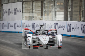 2022-01-28 - 36 LOTTERER ANDRÉ (GER), TAG HEUER PORSCHE FORMULA E TEAM, PORSCHE 99X ELECTRIC, ACTION during the 2022 Diriyah ePrix, 1st and 2nd round of the 2022 Formula E World Championship, on the Riyadh Street Circuit from January 28 to 30, in Riyadh, Saudi Arabia - 2022 DIRIYAH EPRIX, 1ST AND 2ND ROUND OF THE 2022 FORMULA E WORLD CHAMPIONSHIP - FORMULA E - MOTORS