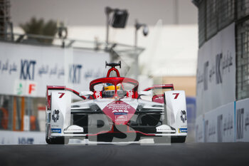 2022-01-28 - 07 Sette Camara Sergio (bra), Dragon / Penske Autosport, Penske EV-5, action during the 2022 Diriyah ePrix, 1st and 2nd round of the 2022 Formula E World Championship, on the Riyadh Street Circuit from January 28 to 30, in Riyadh, Saudi Arabia - 2022 DIRIYAH EPRIX, 1ST AND 2ND ROUND OF THE 2022 FORMULA E WORLD CHAMPIONSHIP - FORMULA E - MOTORS