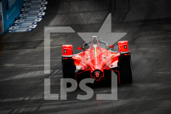 2022-01-28 - Rowland Oliver (gbr), Mahindra Racing, Mahindra M7Electro, action during the 2022 Diriyah ePrix, 1st and 2nd round of the 2022 Formula E World Championship, on the Riyadh Street Circuit from January 28 to 30, in Riyadh, Saudi Arabia - 2022 DIRIYAH EPRIX, 1ST AND 2ND ROUND OF THE 2022 FORMULA E WORLD CHAMPIONSHIP - FORMULA E - MOTORS
