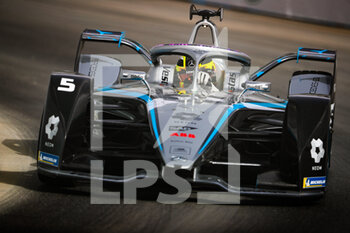 2022-01-28 - 05 Vandoorne Stoffel (bel), Mercedes-EQ Silver Arrow 02, action during the 2022 Diriyah ePrix, 1st and 2nd round of the 2022 Formula E World Championship, on the Riyadh Street Circuit from January 28 to 30, in Riyadh, Saudi Arabia - 2022 DIRIYAH EPRIX, 1ST AND 2ND ROUND OF THE 2022 FORMULA E WORLD CHAMPIONSHIP - FORMULA E - MOTORS