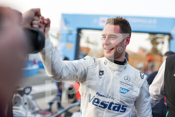 2022-01-28 - Vandoorne Stoffel (bel), Mercedes-EQ Silver Arrow 02, portrait during the 2022 Diriyah ePrix, 1st and 2nd round of the 2022 Formula E World Championship, on the Riyadh Street Circuit from January 28 to 30, in Riyadh, Saudi Arabia - 2022 DIRIYAH EPRIX, 1ST AND 2ND ROUND OF THE 2022 FORMULA E WORLD CHAMPIONSHIP - FORMULA E - MOTORS