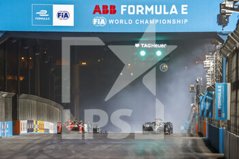 2022-01-28 - start race1 during the 2022 Diriyah ePrix, 1st and 2nd round of the 2022 Formula E World Championship, on the Riyadh Street Circuit from January 28 to 30, in Riyadh, Saudi Arabia - 2022 DIRIYAH EPRIX, 1ST AND 2ND ROUND OF THE 2022 FORMULA E WORLD CHAMPIONSHIP - FORMULA E - MOTORS