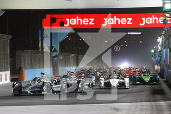 2022-01-28 - start 05 VANDOORNE STOFFEL (BEL), MERCEDES-EQ SILVER ARROW 02, ACTION during the 2022 Diriyah ePrix, 1st and 2nd round of the 2022 Formula E World Championship, on the Riyadh Street Circuit from January 28 to 30, in Riyadh, Saudi Arabia - 2022 DIRIYAH EPRIX, 1ST AND 2ND ROUND OF THE 2022 FORMULA E WORLD CHAMPIONSHIP - FORMULA E - MOTORS