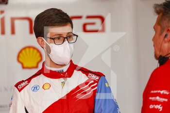 29/01/2022 - SIMS ALEXANDER (GBR), MAHINDRA RACING, MAHINDRA M7ELECTRO, PORTRAIT during the 2022 Diriyah ePrix, 1st and 2nd round of the 2022 Formula E World Championship, on the Riyadh Street Circuit from January 28 to 30, in Riyadh, Saudi Arabia - 2022 DIRIYAH EPRIX, 1ST AND 2ND ROUND OF THE 2022 FORMULA E WORLD CHAMPIONSHIP - FORMULA E - MOTORI