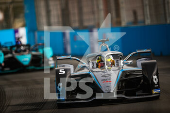 29/01/2022 - 05 Vandoorne Stoffel (bel), Mercedes-EQ Silver Arrow 02, action during the 2022 Diriyah ePrix, 1st and 2nd round of the 2022 Formula E World Championship, on the Riyadh Street Circuit from January 28 to 30, in Riyadh, Saudi Arabia - 2022 DIRIYAH EPRIX, 1ST AND 2ND ROUND OF THE 2022 FORMULA E WORLD CHAMPIONSHIP - FORMULA E - MOTORI