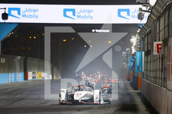 29/01/2022 - 36 LOTTERER ANDRÉ (GER), TAG HEUER PORSCHE FORMULA E TEAM, PORSCHE 99X ELECTRIC, ACTION during the 2022 Diriyah ePrix, 1st and 2nd round of the 2022 Formula E World Championship, on the Riyadh Street Circuit from January 28 to 30, in Riyadh, Saudi Arabia - 2022 DIRIYAH EPRIX, 1ST AND 2ND ROUND OF THE 2022 FORMULA E WORLD CHAMPIONSHIP - FORMULA E - MOTORI