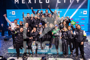 2022-01-29 - Team picture Mortara Edoardo (swi), ROKiT Venturi Racing, Mercedes-EQ Silver Arrow 02, portrait Di Grassi Lucas (bra), ROKiT Venturi Racing, Mercedes-EQ Silver Arrow 02, portrait podium during the 2022 Diriyah ePrix, 1st and 2nd round of the 2022 Formula E World Championship, on the Riyadh Street Circuit from January 28 to 30, in Riyadh, Saudi Arabia - 2022 DIRIYAH EPRIX, 1ST AND 2ND ROUND OF THE 2022 FORMULA E WORLD CHAMPIONSHIP - FORMULA E - MOTORS