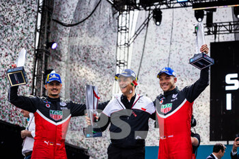 13/02/2022 - LOTTERER André (ger), TAG Heuer Porsche Formula E Team, Porsche 99X Electric, portrait WEHRLEIN Pascal (ger), TAG Heuer Porsche Formula E Team, Porsche 99X Electric, portrait at the podium during the 2022 Mexico City ePrix, 2nd meeting of the 2021-22 ABB FIA Formula E World Championship, on the Autodromo Hermanos Rodriguez from February 10 to 11, in Mexico City, Mexico - 2022 MEXICO CITY EPRIX, 2ND MEETING OF THE 2021-22 ABB FIA FORMULA E WORLD CHAMPIONSHIP - FORMULA E - MOTORI
