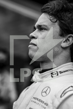 2022-04-09 - DE VRIES Nyck (nld), Mercedes-EQ Silver Arrow 02, portrait during the 2022 Rome City ePrix, 3rd meeting of the 2021-22 ABB FIA Formula E World Championship, on the Circuit Cittadino dell’EUR from April 8 to 10, in Rome, Italy - 2022 ROME CITY EPRIX, 3RD MEETING OF THE 2021-22 ABB FIA FORMULA E WORLD CHAMPIONSHIP - FORMULA E - MOTORS