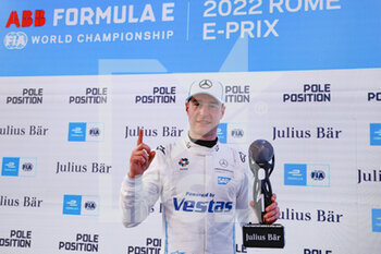 2022-04-09 - VANDOORNE Stoffel (bel), Mercedes-EQ Silver Arrow 02, portrait pole position, during the 2022 Rome City ePrix, 3rd meeting of the 2021-22 ABB FIA Formula E World Championship, on the Circuit Cittadino dell’EUR from April 8 to 10, in Rome, Italy - 2022 ROME CITY EPRIX, 3RD MEETING OF THE 2021-22 ABB FIA FORMULA E WORLD CHAMPIONSHIP - FORMULA E - MOTORS