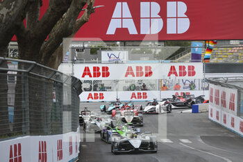 2022-04-09 - 05 VANDOORNE Stoffel (bel), Mercedes-EQ Silver Arrow 02, action start race 1 during the 2022 Rome City ePrix, 3rd meeting of the 2021-22 ABB FIA Formula E World Championship, on the Circuit Cittadino dell’EUR from April 8 to 10, in Rome, Italy - 2022 ROME CITY EPRIX, 3RD MEETING OF THE 2021-22 ABB FIA FORMULA E WORLD CHAMPIONSHIP - FORMULA E - MOTORS