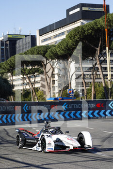 2022-04-10 - 36 LOTTERER André (ger), TAG Heuer Porsche Formula E Team, Porsche 99X Electric, action , during the 2022 Rome City ePrix, 3rd meeting of the 2021-22 ABB FIA Formula E World Championship, on the Circuit Cittadino dell’EUR from April 8 to 10, in Rome, Italy - 2022 ROME CITY EPRIX, 3RD MEETING OF THE 2021-22 ABB FIA FORMULA E WORLD CHAMPIONSHIP - FORMULA E - MOTORS