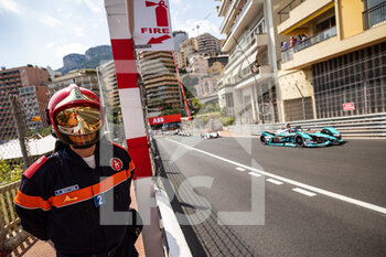 2022-04-30 - Fireman with cars during the 2022 Monaco ePrix, 4th meeting of the 2021-22 ABB FIA Formula E World Championship, on the Circuit de Monaco from April 29 to 30, in Monaco - 2022 MONACO EPRIX, 4TH MEETING OF THE 2021-22 ABB FIA FORMULA E WORLD CHAMPIONSHIP - FORMULA E - MOTORS
