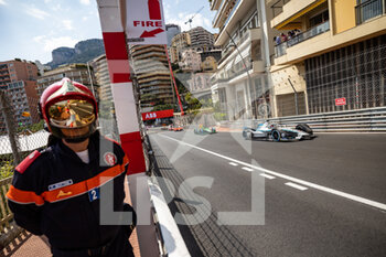 2022-04-30 - Fireman with cars during the 2022 Monaco ePrix, 4th meeting of the 2021-22 ABB FIA Formula E World Championship, on the Circuit de Monaco from April 29 to 30, in Monaco - 2022 MONACO EPRIX, 4TH MEETING OF THE 2021-22 ABB FIA FORMULA E WORLD CHAMPIONSHIP - FORMULA E - MOTORS