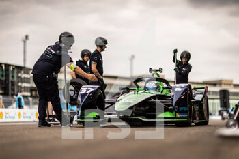 14/05/2022 - 37 CASSIDY Nick (nzl), Envision Racing, Audi e-tron FE07, action pistop stand pit lane during the 2022 Berlin ePrix, 5th meeting of the 2021-22 ABB FIA Formula E World Championship, on the Tempelhof Airport Street Circuit from May 13 to 15, in Berlin - 2022 BERLIN EPRIX, 5TH MEETING OF THE 2021-22 ABB FIA FORMULA E WORLD CHAMPIONSHIP - FORMULA E - MOTORI