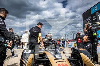14/05/2022 - DA COSTA Antonio Felix (por), DS Techeetah, DS E-Tense FE21, portrait grille de depart starting grid during the 2022 Berlin ePrix, 5th meeting of the 2021-22 ABB FIA Formula E World Championship, on the Tempelhof Airport Street Circuit from May 13 to 15, in Berlin - 2022 BERLIN EPRIX, 5TH MEETING OF THE 2021-22 ABB FIA FORMULA E WORLD CHAMPIONSHIP - FORMULA E - MOTORI