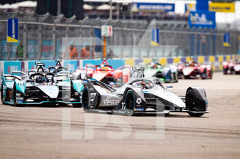 14/05/2022 - 17 DE VRIES Nyck (nld), Mercedes-EQ Silver Arrow 02, action during the 2022 Berlin ePrix, 5th meeting of the 2021-22 ABB FIA Formula E World Championship, on the Tempelhof Airport Street Circuit from May 13 to 15, in Berlin - 2022 BERLIN EPRIX, 5TH MEETING OF THE 2021-22 ABB FIA FORMULA E WORLD CHAMPIONSHIP - FORMULA E - MOTORI