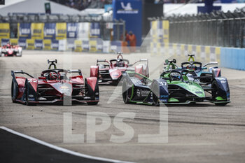 14/05/2022 - 37 CASSIDY Nick (nzl), Envision Racing, Audi e-tron FE07, action 22 GUNTHER Maximilian (ger), Nissan e.dams, Nissan IM03, action during the 2022 Berlin ePrix, 5th meeting of the 2021-22 ABB FIA Formula E World Championship, on the Tempelhof Airport Street Circuit from May 13 to 15, in Berlin - 2022 BERLIN EPRIX, 5TH MEETING OF THE 2021-22 ABB FIA FORMULA E WORLD CHAMPIONSHIP - FORMULA E - MOTORI