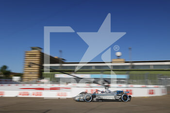 15/05/2022 - 17 DE VRIES Nyck (nld), Mercedes-EQ Silver Arrow 02, action during the 2022 Berlin ePrix, 5th meeting of the 2021-22 ABB FIA Formula E World Championship, on the Tempelhof Airport Street Circuit from May 13 to 15, in Berlin - 2022 BERLIN EPRIX, 5TH MEETING OF THE 2021-22 ABB FIA FORMULA E WORLD CHAMPIONSHIP - FORMULA E - MOTORI