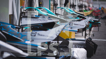 2022-06-02 - DE VRIES Nyck (nld), Mercedes-EQ Silver Arrow 02, ambiance during the 2022 Jakarta ePrix, 6th meeting of the 2021-22 ABB FIA Formula E World Championship, on the Jakarta International e-Prix Circuit from June 2 to 4, in Jakarta - AUTO - 2022 FORMULA E JAKARTA EPRIX - FORMULA E - MOTORS