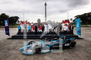 2022-06-02 - All the drivers with BASWEDAN Anies, Governor of DKI Jakarta, portrait LONGO Alberto, Formula E Chief Championship Officer & Co Founder, portrait REIGLE Jamie, Chief Executive Officer - Formula E BERTRAND Frédéric, Directeur Formula E & Innovative Sport Activities, FIA, portrait Meet and Greet during the 2022 Jakarta ePrix, 6th meeting of the 2021-22 ABB FIA Formula E World Championship, on the Jakarta International e-Prix Circuit from June 2 to 4, in Jakarta - AUTO - 2022 FORMULA E JAKARTA EPRIX - FORMULA E - MOTORS