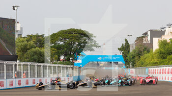 04/06/2022 - 25 VERGNE Jean-Eric (fra), DS Techeetah, DS E-Tense FE21, 13 DA COSTA Antonio Felix (por), DS Techeetah, DS E-Tense FE21 and 09 EVANS Mitch (nzl), Jaguar TCS Racing, Jaguar I-Type 5, action depart start during the 2022 Jakarta ePrix, 6th meeting of the 2021-22 ABB FIA Formula E World Championship, on the Jakarta International e-Prix Circuit from June 2 to 4, in Jakarta - AUTO - 2022 FORMULA E JAKARTA EPRIX - FORMULA E - MOTORI