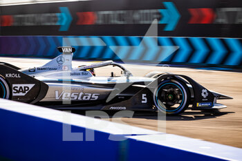 15/07/2022 - 05 VANDOORNE Stoffel (bel), Mercedes-EQ Silver Arrow 02, action during the 2022 New York City ePrix, 8th meeting of the 2021-22 ABB FIA Formula E World Championship, on the Brooklyn Street Circuit from July 14 to 17, in New York, United States of America - AUTO - 2022 FORMULA E NEW YORK CITY EPRIX - FORMULA E - MOTORI