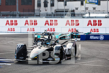 2022-07-16 - 11 DI GRASSI Lucas (bra), ROKiT Venturi Racing, Mercedes-EQ Silver Arrow 02, 10 BIRD Sam (gbr), Jaguar TCS Racing, Jaguar I-Type 5, action during the 2022 New York City ePrix, 8th meeting of the 2021-22 ABB FIA Formula E World Championship, on the Brooklyn Street Circuit from July 14 to 17, in New York, United States of America - AUTO - 2022 FORMULA E NEW YORK CITY EPRIX - FORMULA E - MOTORS