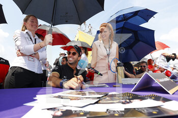 2022-07-16 - DA COSTA Antonio Felix (por), DS Techeetah, DS E-Tense FE21, portrait, autographe session , during the 2022 New York City ePrix, 8th meeting of the 2021-22 ABB FIA Formula E World Championship, on the Brooklyn Street Circuit from July 14 to 17, in New York, United States of America - AUTO - 2022 FORMULA E NEW YORK CITY EPRIX - FORMULA E - MOTORS