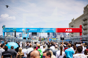 2022-07-16 - Illustration foule crowd grille de depart starting grid during the 2022 New York City ePrix, 8th meeting of the 2021-22 ABB FIA Formula E World Championship, on the Brooklyn Street Circuit from July 14 to 17, in New York, United States of America - AUTO - 2022 FORMULA E NEW YORK CITY EPRIX - FORMULA E - MOTORS