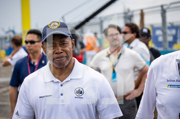 2022-07-16 - Eric Adams, Mayor of New York City during the 2022 New York City ePrix, 8th meeting of the 2021-22 ABB FIA Formula E World Championship, on the Brooklyn Street Circuit from July 14 to 17, in New York, United States of America - AUTO - 2022 FORMULA E NEW YORK CITY EPRIX - FORMULA E - MOTORS