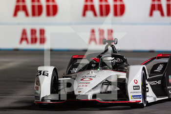 29/07/2022 - 36 LOTTERER André (ger), TAG Heuer Porsche Formula E Team, Porsche 99X Electric, action during the 2022 London ePrix, 9th meeting of the 2021-22 ABB FIA Formula E World Championship, on the ExCeL London from July 30 to 31, in London, United Kingdom - AUTO - 2022 FORMULA E LONDON EPRIX - FORMULA E - MOTORI