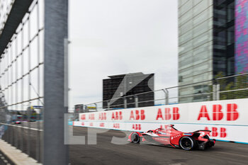 2022-07-30 - 27 DENNIS Jake (gbr), Avalanche Andretti Formula E, BMW iFE.21, action during the 2022 London ePrix, 9th meeting of the 2021-22 ABB FIA Formula E World Championship, on the ExCeL London from July 30 to 31, in London, United Kingdom - AUTO - 2022 FORMULA E LONDON EPRIX - FORMULA E - MOTORS