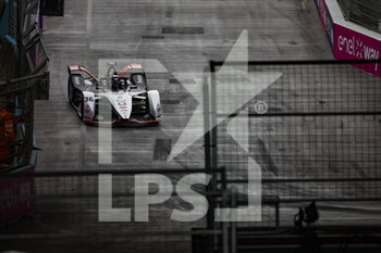 2022-07-30 - 36 LOTTERER André (ger), TAG Heuer Porsche Formula E Team, Porsche 99X Electric, action during the 2022 London ePrix, 9th meeting of the 2021-22 ABB FIA Formula E World Championship, on the ExCeL London from July 30 to 31, in London, United Kingdom - AUTO - 2022 FORMULA E LONDON EPRIX - FORMULA E - MOTORS