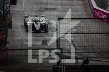 2022-07-30 - 11 DI GRASSI Lucas (bra), ROKiT Venturi Racing, Mercedes-EQ Silver Arrow 02, action during the 2022 London ePrix, 9th meeting of the 2021-22 ABB FIA Formula E World Championship, on the ExCeL London from July 30 to 31, in London, United Kingdom - AUTO - 2022 FORMULA E LONDON EPRIX - FORMULA E - MOTORS