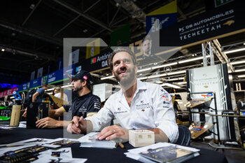 2022-07-30 - VERGNE Jean-Eric (fra), DS Techeetah, DS E-Tense FE21, portrait autograph session during the 2022 London ePrix, 9th meeting of the 2021-22 ABB FIA Formula E World Championship, on the ExCeL London from July 30 to 31, in London, United Kingdom - AUTO - 2022 FORMULA E LONDON EPRIX - FORMULA E - MOTORS